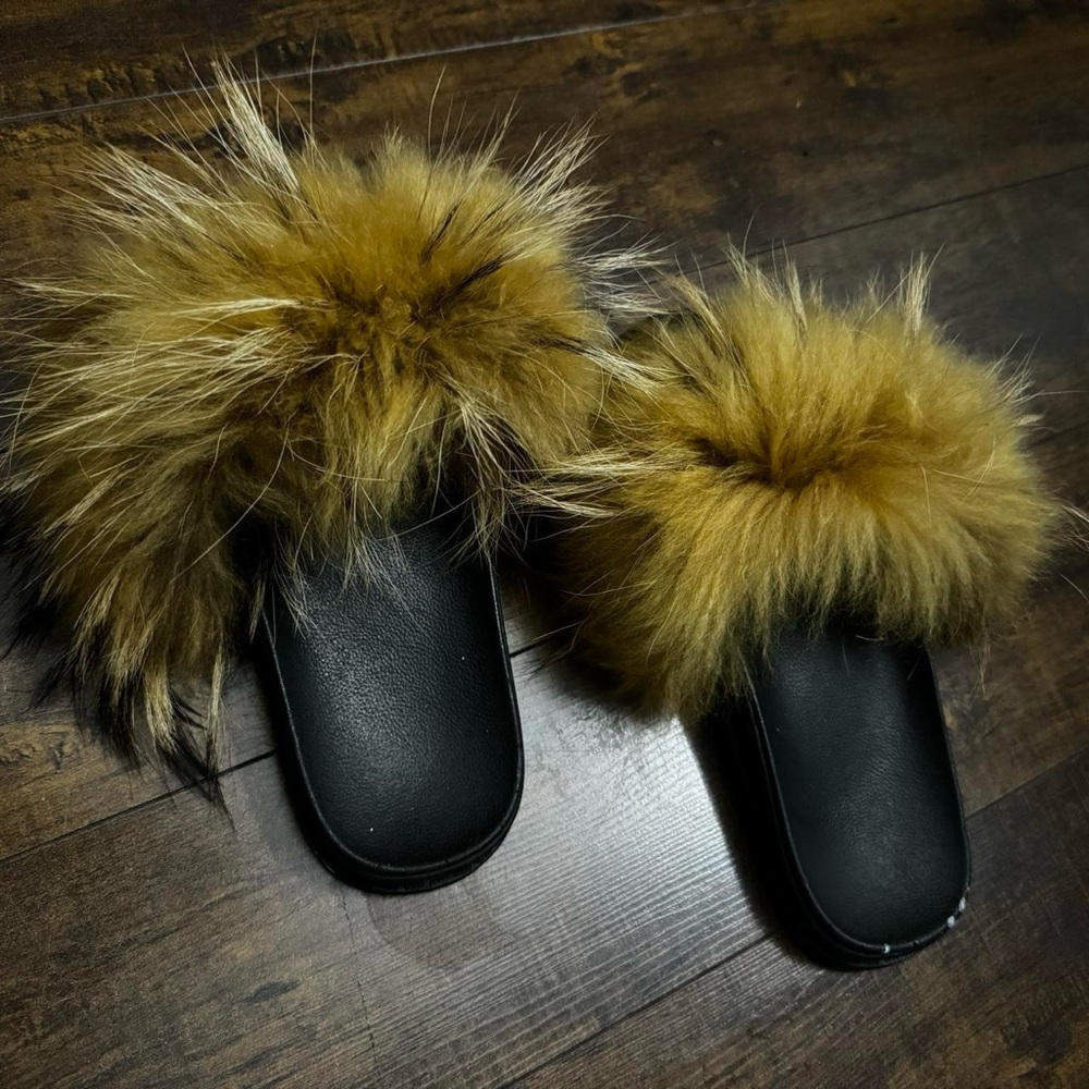 Real Racoon Fur Slides / Size 7 - Picture 2 of 3